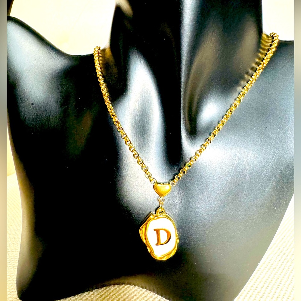 ✨BEAUTIFUL GOLD INITIAL NECKLACE 3D STYLE✨